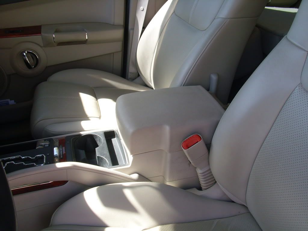 Secure Console / Lockable Center Console Jeep Commander Forum